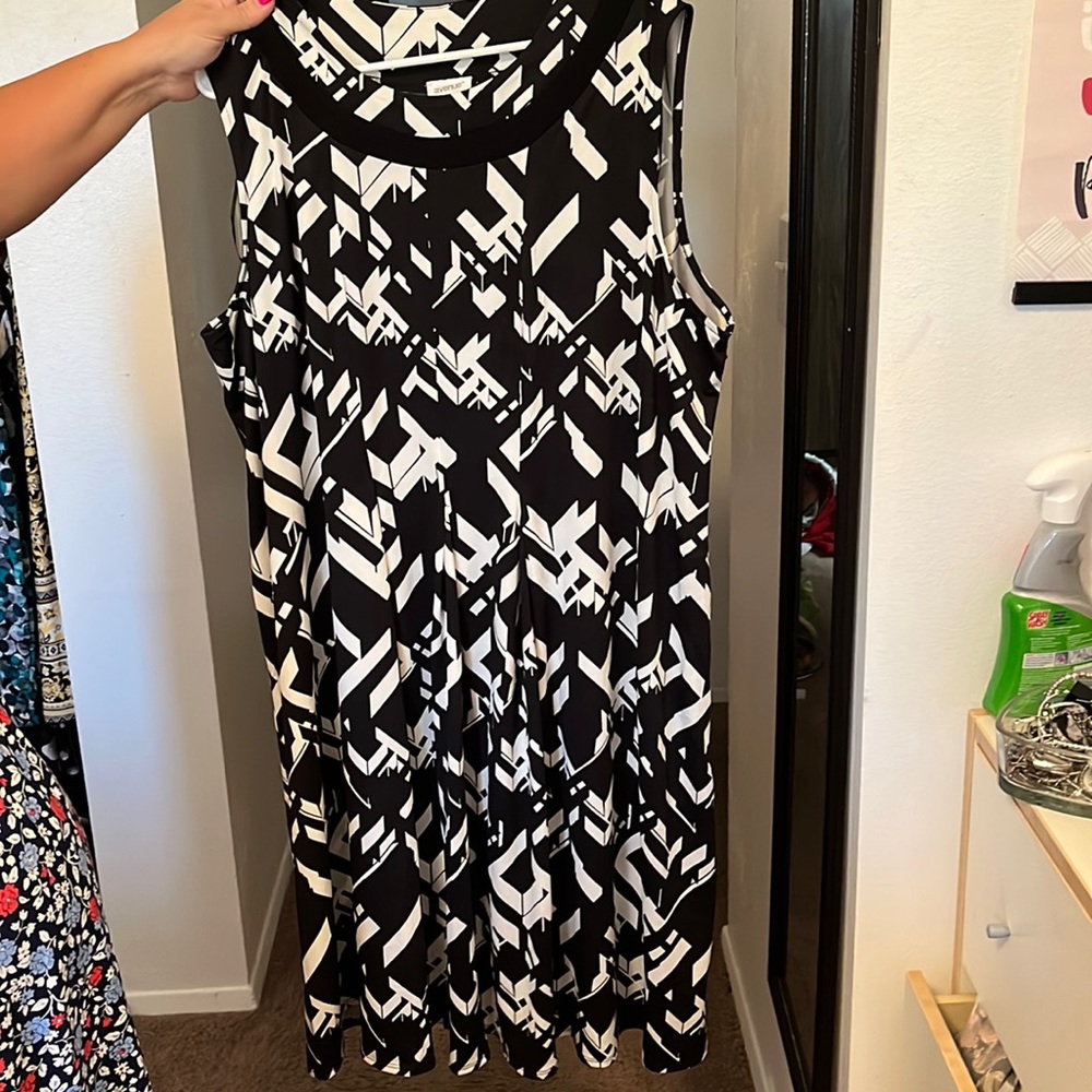 Black and White Plus Size dress. Brand new. Avenue. 22/24